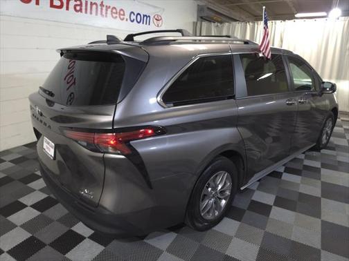 2022 Toyota Sienna XLE