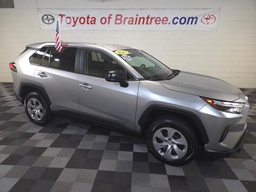 2024 Toyota RAV4 LE