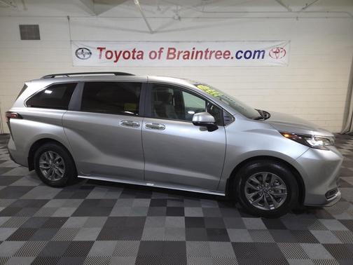 2025 Toyota Sienna XLE