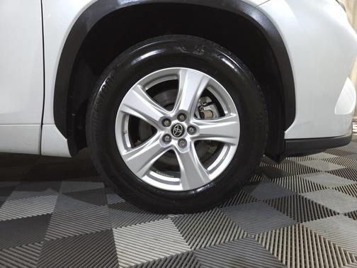 2023 Toyota Highlander Hybrid LE