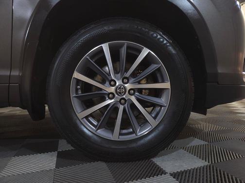 Predawn Gray Mica 2017 Toyota Highlander XLE