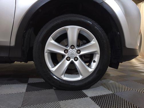 Classic Silver Metallic 2014 Toyota RAV4 XLE