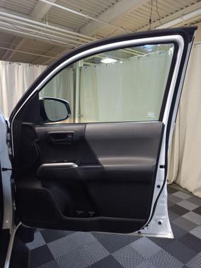 Ice Cap 2023 Toyota Tacoma SR5