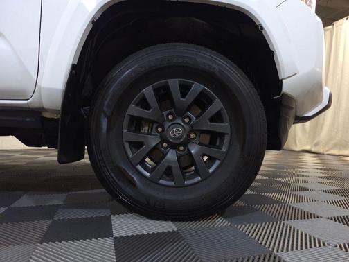 Ice Cap 2023 Toyota Tacoma SR5