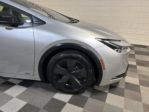 2025 Toyota Prius LE