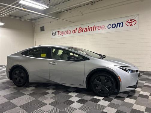 2025 Toyota Prius LE