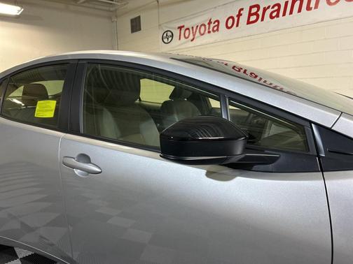 2025 Toyota Prius LE