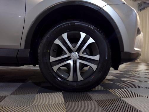 Silver Sky Metallic 2016 Toyota RAV4 LE