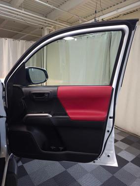 Ice Cap 2023 Toyota Tacoma SR5