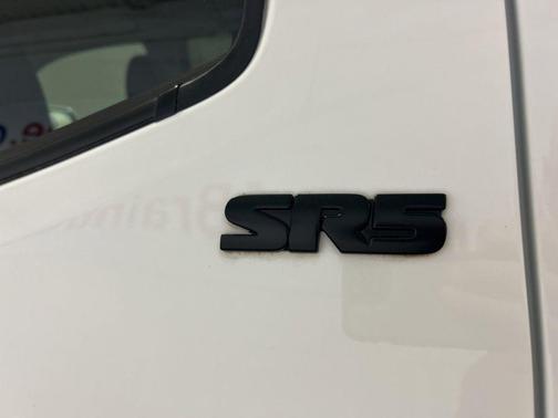 Ice Cap 2023 Toyota Tacoma SR5