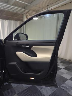 2025 Toyota Highlander XLE