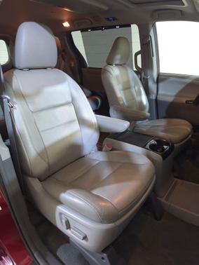 Alumina Jade Metallic 2018 Toyota Sienna XLE Premium