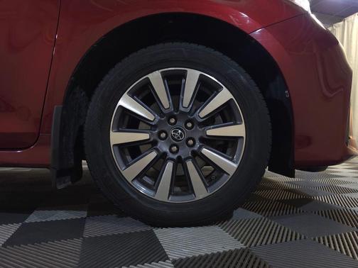 Alumina Jade Metallic 2018 Toyota Sienna XLE Premium