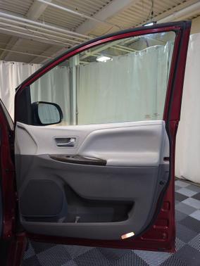 Alumina Jade Metallic 2018 Toyota Sienna XLE Premium