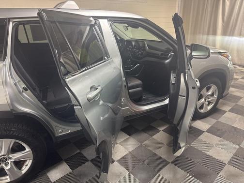 2021 Toyota Highlander LE