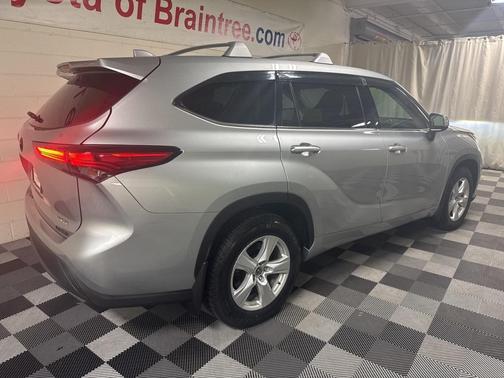 2021 Toyota Highlander LE