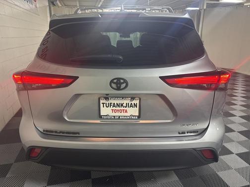 2021 Toyota Highlander LE