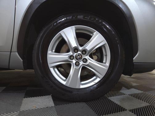 Celestial Silver Metallic 2023 Toyota Highlander L