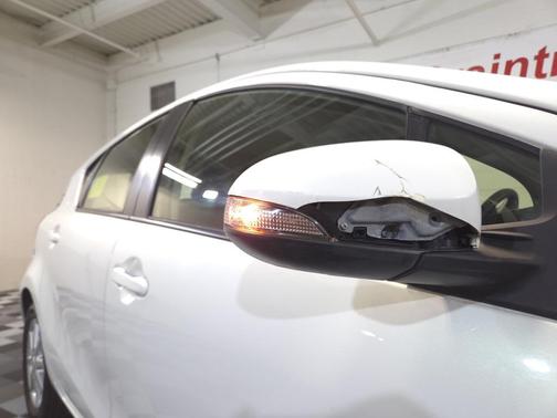 2016 Toyota Prius c Three