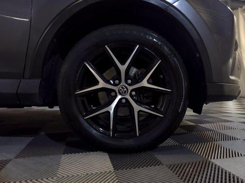 Magnetic Gray Metallic 2016 Toyota RAV4 SE