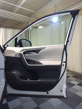 Ice Cap 2023 Toyota RAV4 XLE