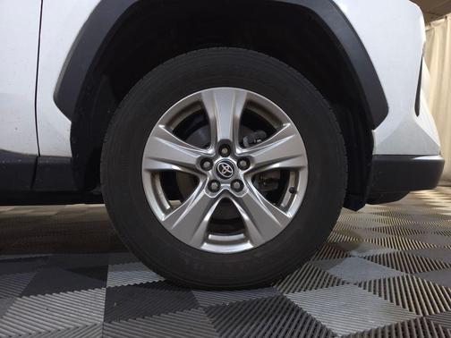 Ice Cap 2023 Toyota RAV4 XLE