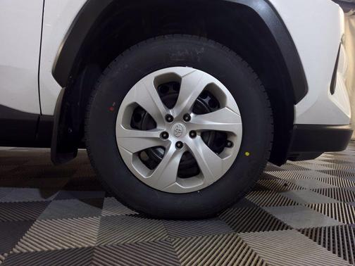 Ice Cap 2023 Toyota RAV4 LE