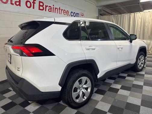 2022 Toyota RAV4 LE