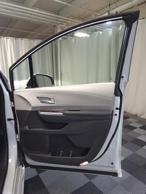 2023 Toyota Sienna XLE 8 Passenger