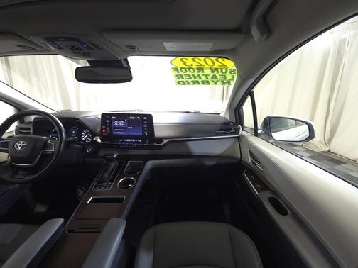 2023 Toyota Sienna XLE 8 Passenger