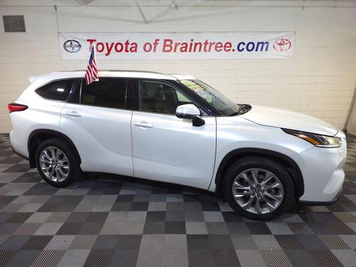 Wind Chill Pearl 2022 Toyota Highlander Limited