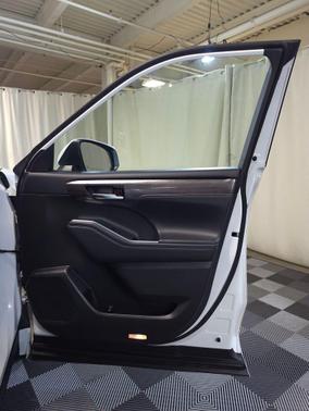 Wind Chill Pearl 2022 Toyota Highlander Limited