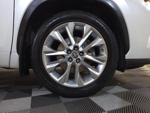 Wind Chill Pearl 2022 Toyota Highlander Limited