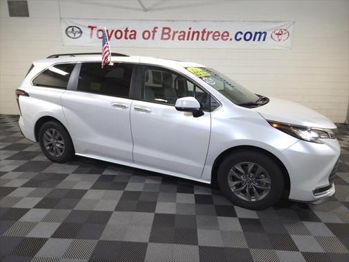 2023 Toyota Sienna XLE