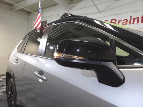 2022 Toyota RAV4 Hybrid SE