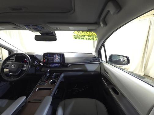 2022 Toyota Sienna XLE