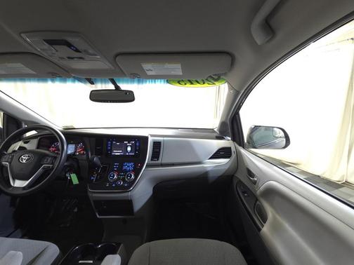 2015 Toyota Sienna LE