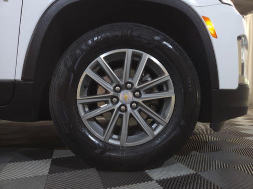 Summit White 2023 Chevrolet Traverse LT Cloth