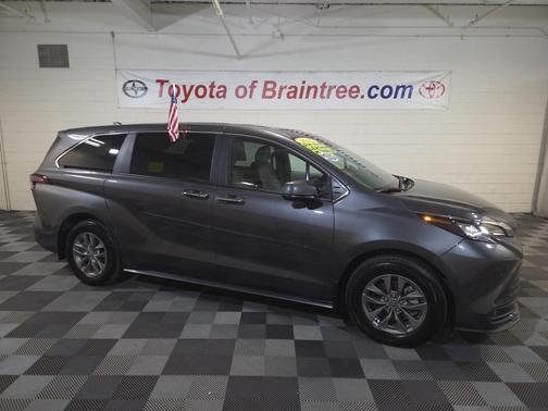 2025 Toyota Sienna XLE