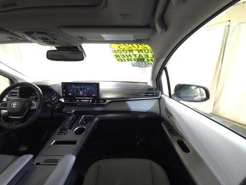 2025 Toyota Sienna XLE