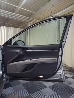 Celestial Silver Metallic 2018 Toyota Camry LE
