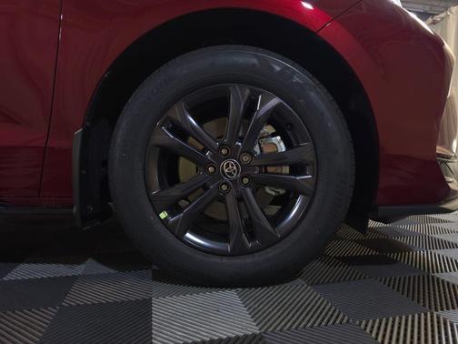 Pearl 2026 Toyota Sienna XSE 7 Passenger