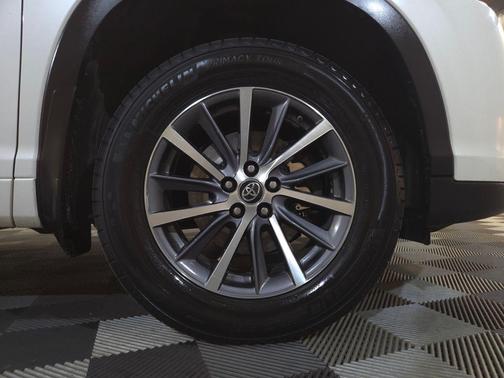 Blizzard Pearl 2018 Toyota Highlander XLE