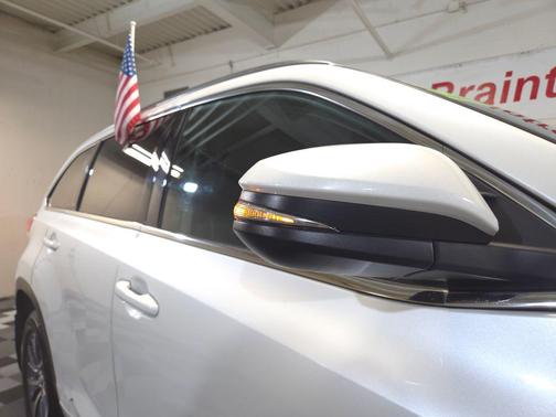 Blizzard Pearl 2018 Toyota Highlander XLE