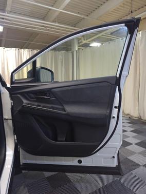 Pearl 2026 Toyota C-HR SE