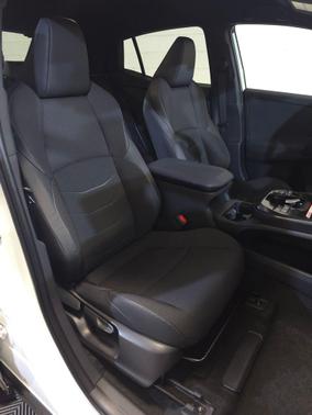 Pearl 2026 Toyota C-HR SE