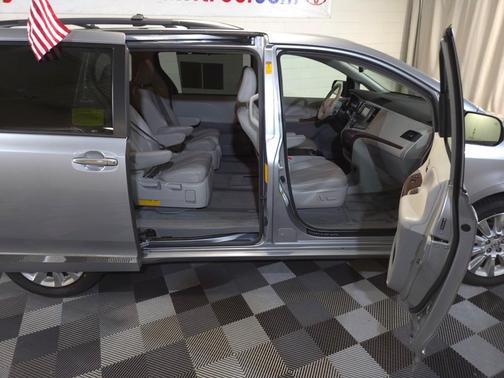 2013 Toyota Sienna XLE