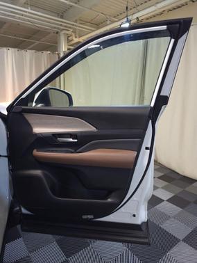 Wind Chill Pearl 2026 Toyota Grand Highlander Platinum