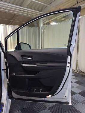 Wind Chill Pearl 2026 Toyota Sienna Platinum