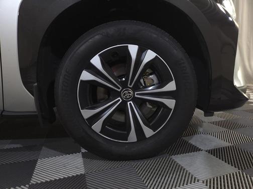 2024 Toyota bZ4X XLE